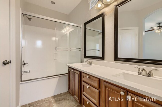 Building Photo - 14551 W Port Royale Ln