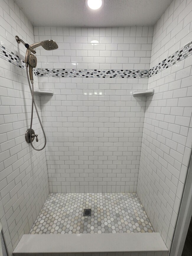 Building Photo - 606 Woodhill Ct