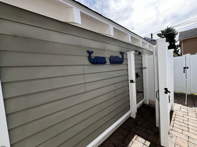 Building Photo - 629 Central Ave