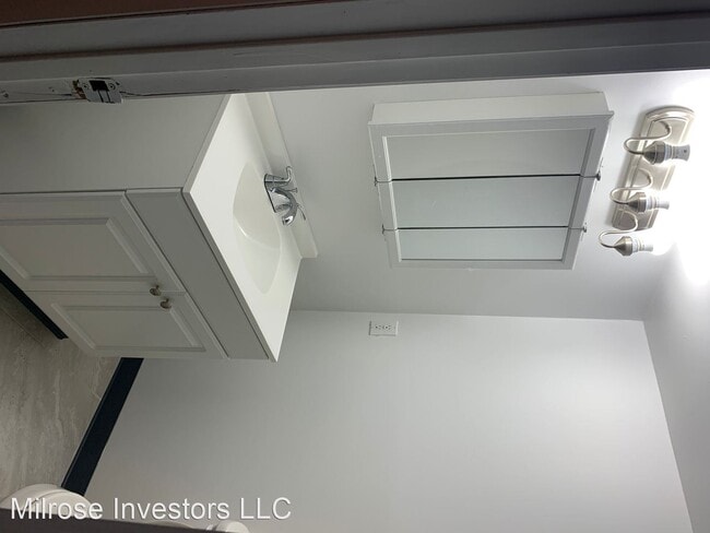 Building Photo - 300 S Hospital Dr