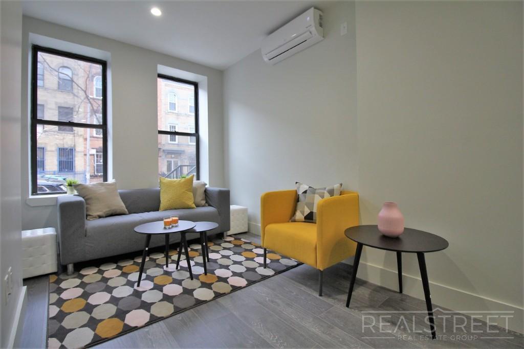 Building Photo - Modern New Studio in Bushwick!