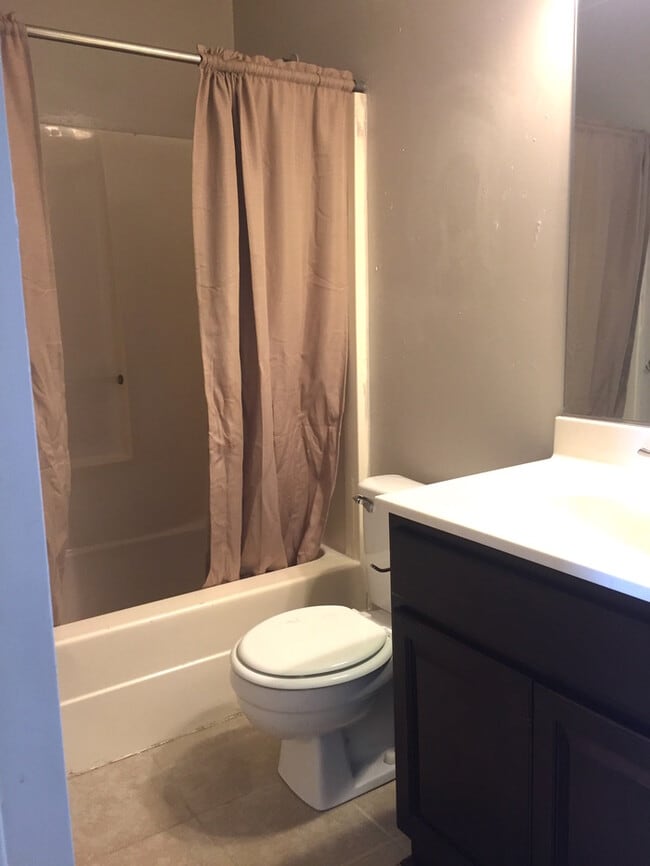 Building Photo - 915 Green St