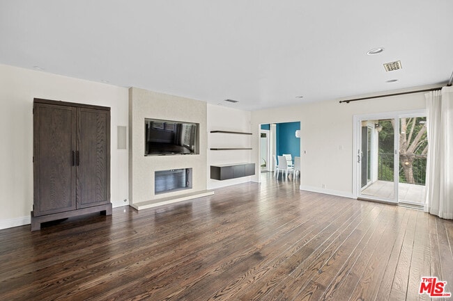 Building Photo - 1759 N Beverly Dr