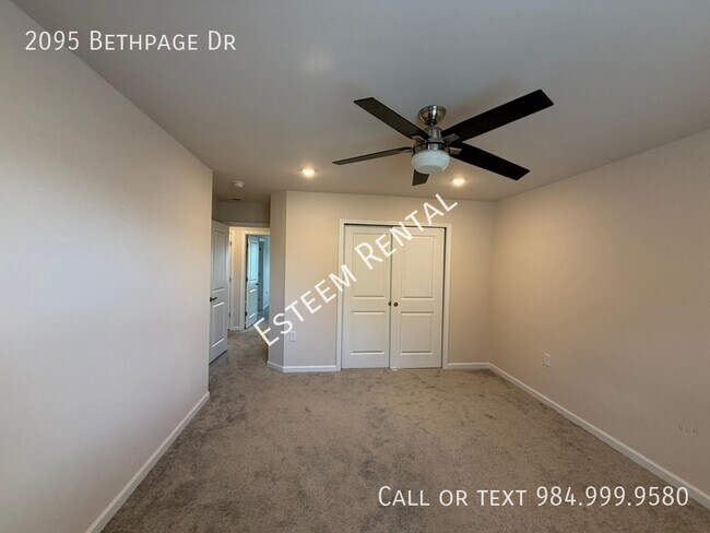 Building Photo - 2095 Bethpage Dr