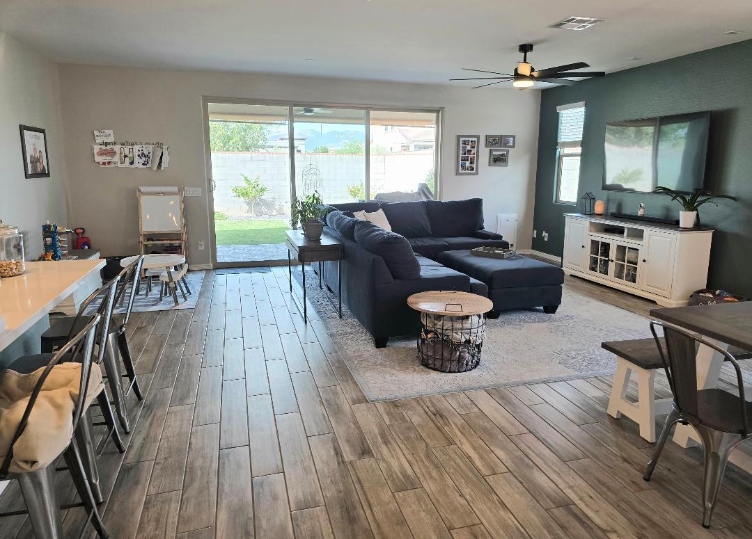 Family Room - 5154 N 188th Ln