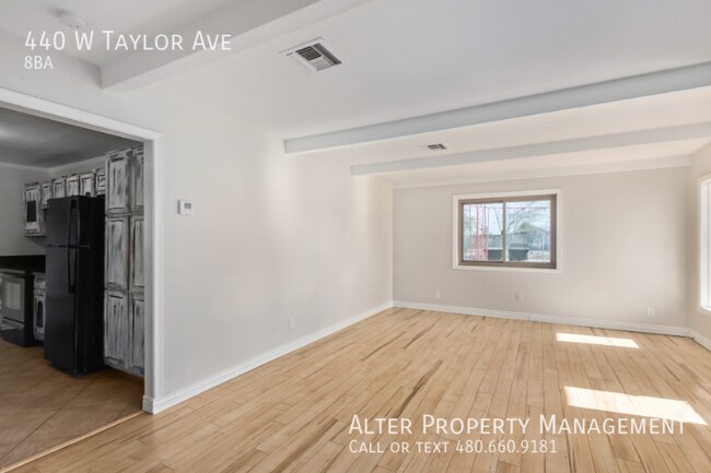 Building Photo - 440 W Taylor Ave