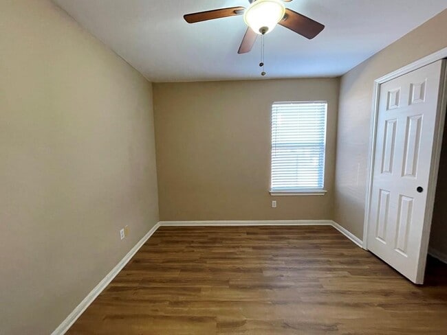 Building Photo - 145 Amber Ash Dr