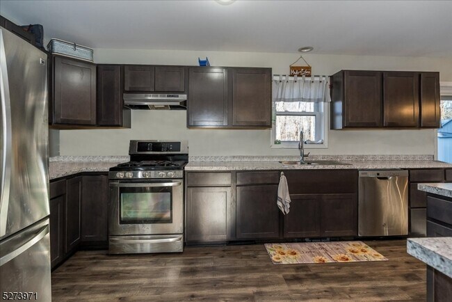 Building Photo - 153 Stag Hill Rd