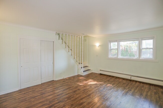 Building Photo - 3300 N Kildare Ave