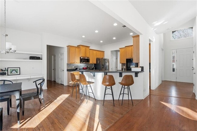 Building Photo - 2050 Willshire Glen