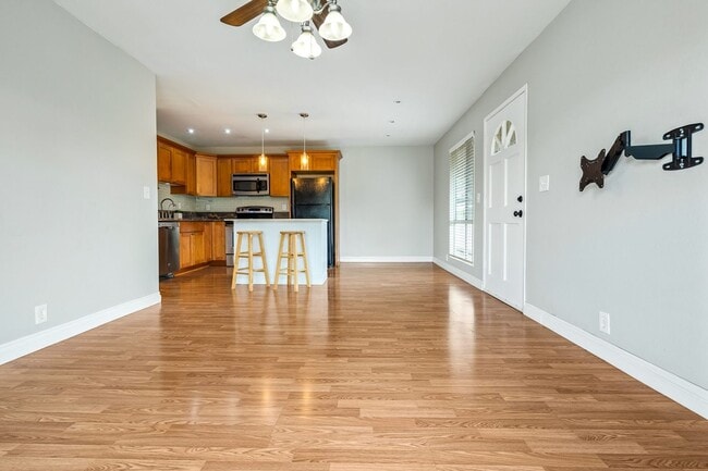 Building Photo - Fully Renovated Unfurnished 2 Bedroom/1.5 Bath at Southpointe