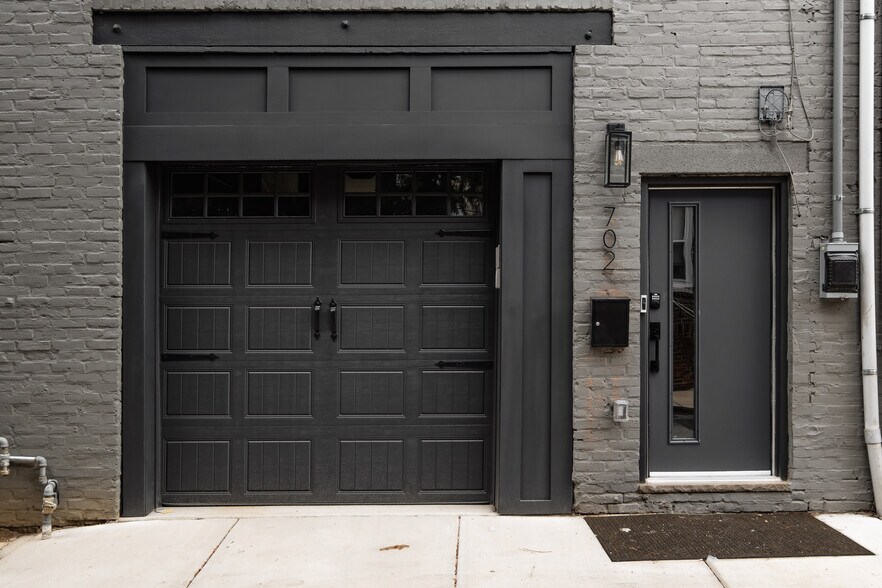 Building Photo - 702 Alter St