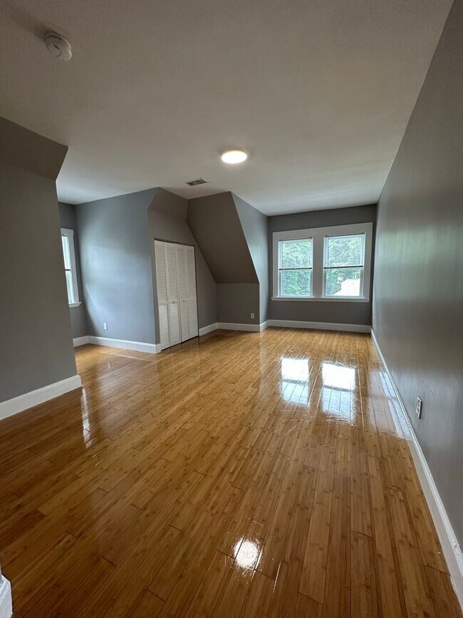 Building Photo - 90elm