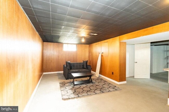 Building Photo - 1037 16th St S