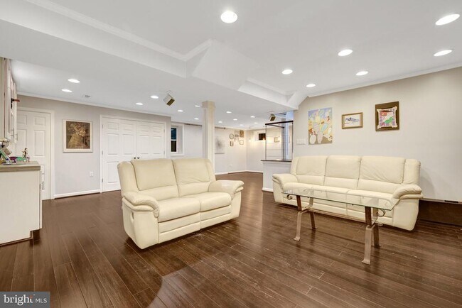 Building Photo - 7845 Old Dominion Dr