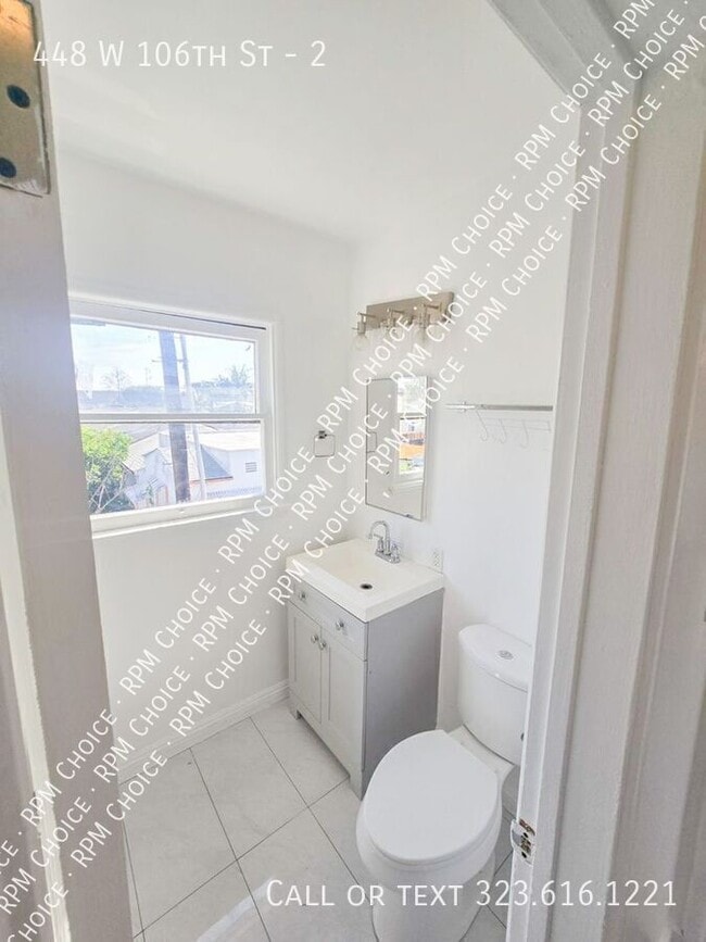 Building Photo - 448 W 106th St