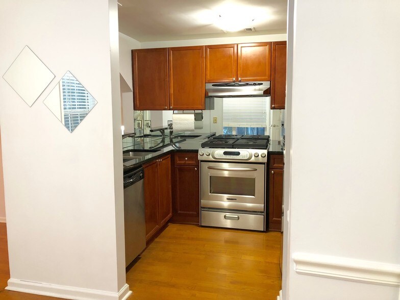 Kitchen - 4246 River Green Dr NW