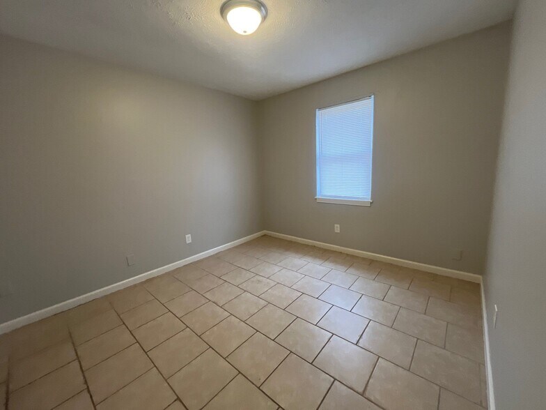 Building Photo - 17 Susan Cv