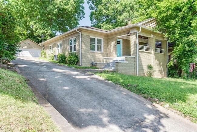 Building Photo - 1158 Donnelly Ave SW