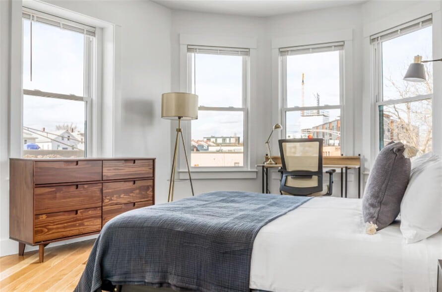 Building Photo - 395 Columbia St