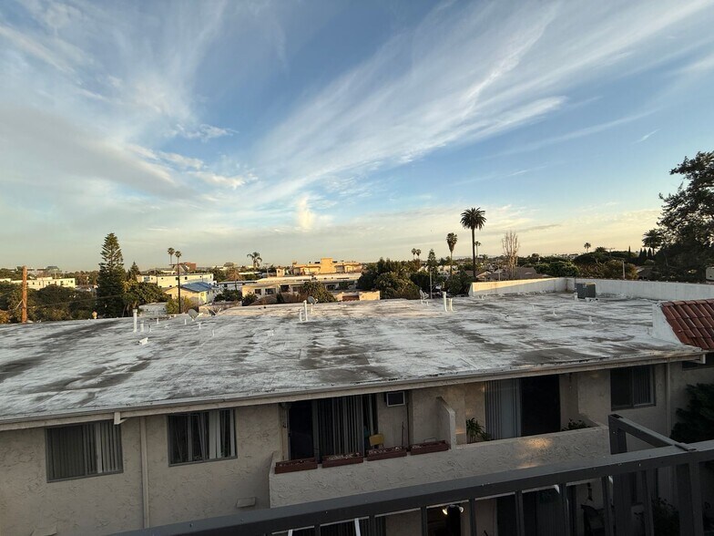 Building Photo - 1444 Centinela Ave