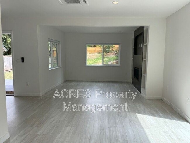 Building Photo - 9423 36th Ave SW