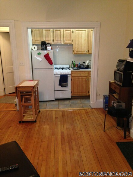 Building Photo - 441 Cambridge St