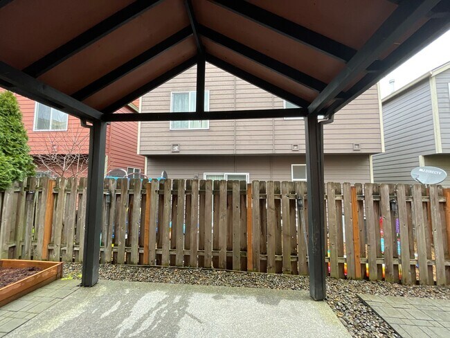 Building Photo - 3 Bedroom 2.5 Bathroom House with Bonus Room ~ Garage, A/C, includes Washer and Dryer ~ Close to ...