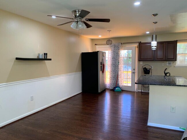 Building Photo - 5625 Saint Charles Dr