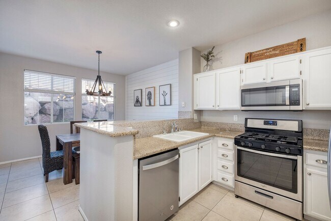 Building Photo - FULLY FURNISHED 2 BEDROOM CONDO IN THE NW WITH ATTACHED 2 CAR GARAGE