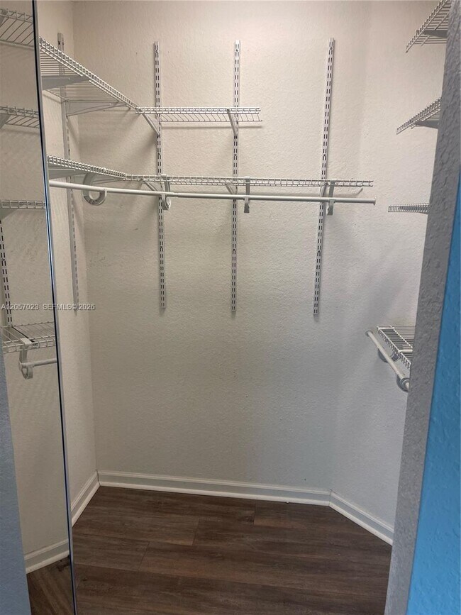 Building Photo - 2847 S Evergreen Cir
