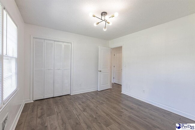 Building Photo - 2318 W Heron Dr