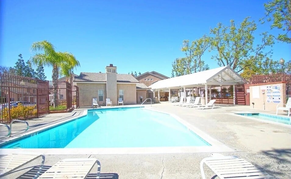 Community pool and spa - 7367 Belpine Pl