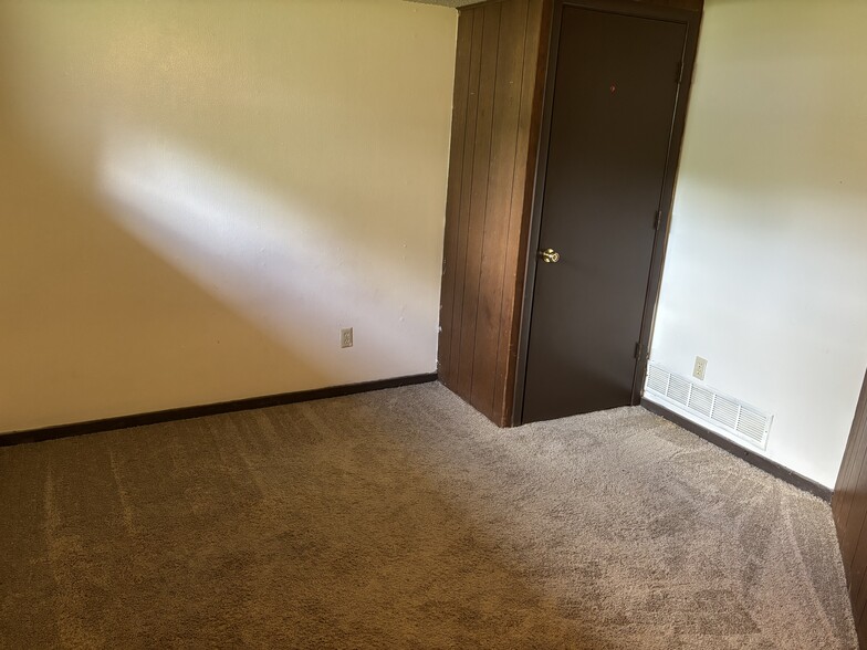 Building Photo - 3016 Alpine Dr