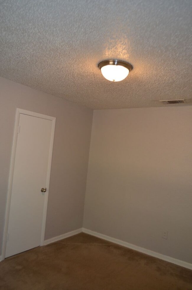 Building Photo - 1008 S 9th St