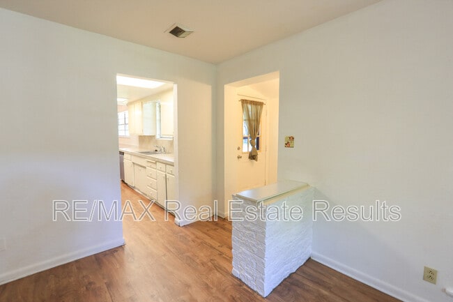 Building Photo - 1402 Lawrence Ave
