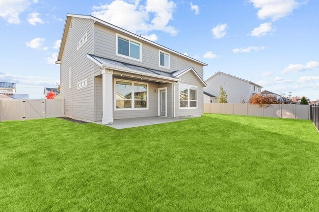 Building Photo - 5 Bedroom 2.5 Bath FOUR CAR GARAGE Eagle, ...