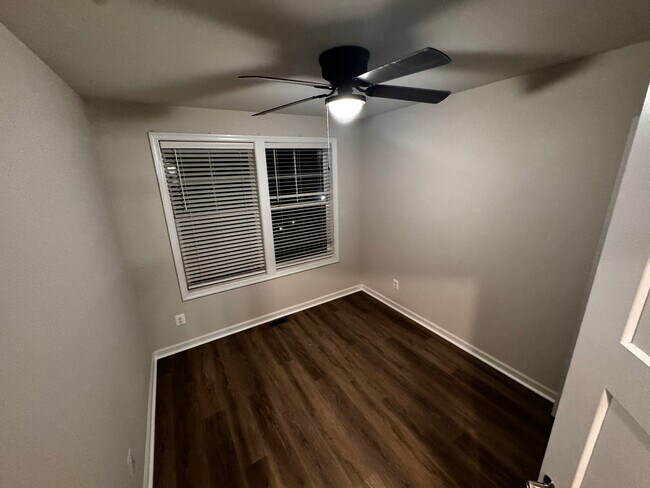 Building Photo - 521 Caddy Aly