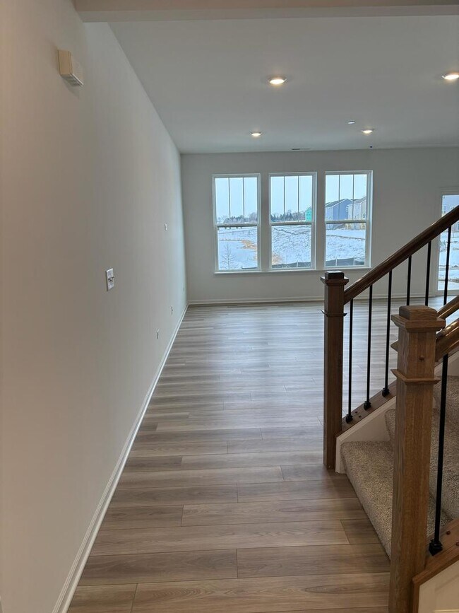 Building Photo - 450 Hathaway Ln