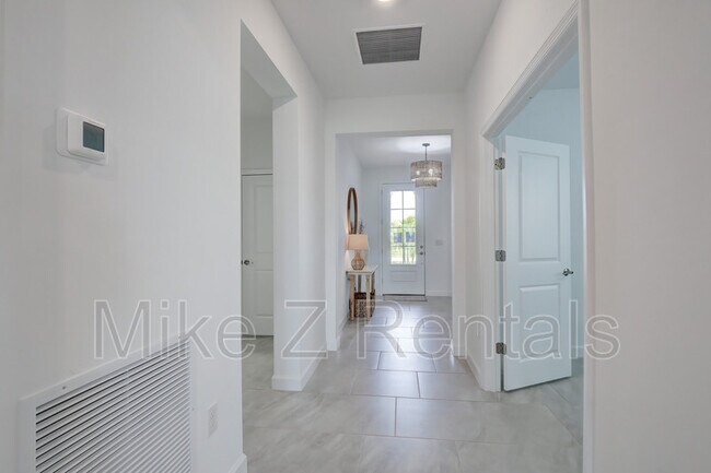Building Photo - 18315 Ridgeline Dr