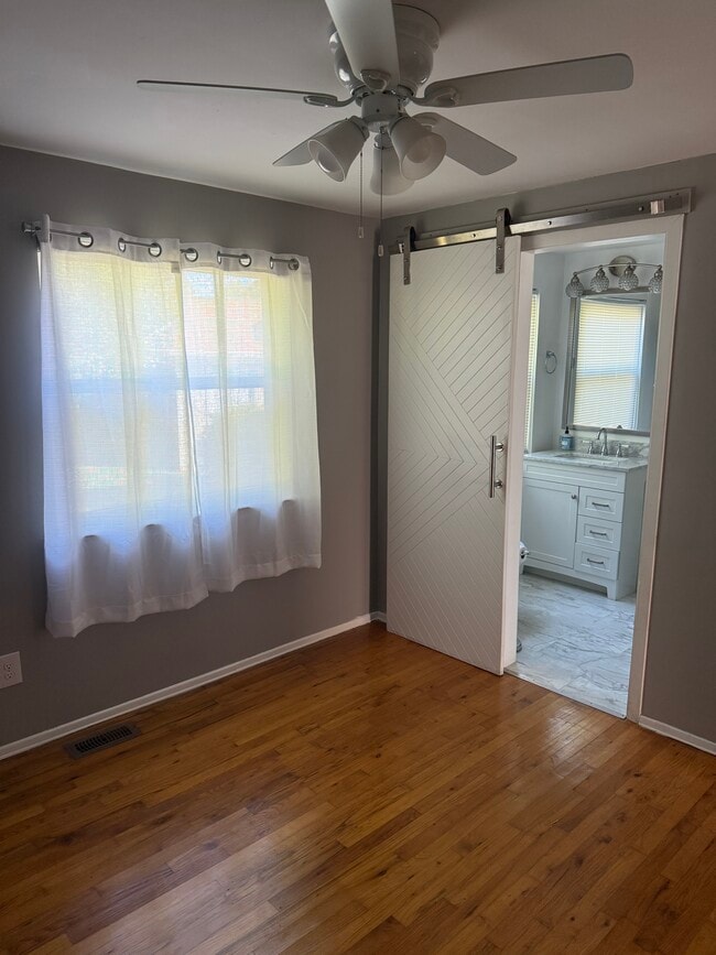 Building Photo - 2431 Shadowood Dr