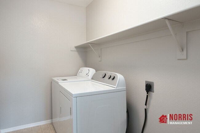 Building Photo - Beautiful Large Home in Casa Grande