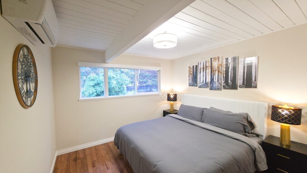 Building Photo - 1588 Alki Ave SW