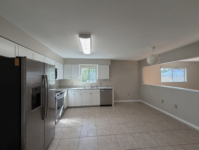 Building Photo - 232 Babson Dr