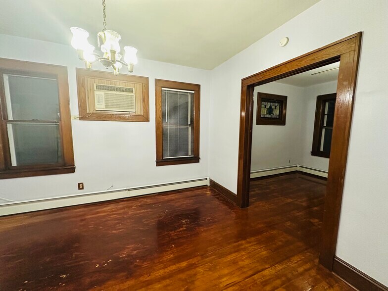 Building Photo - 127 Knapp Ave