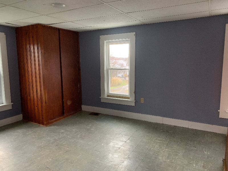 Building Photo - 1402 E River Rd