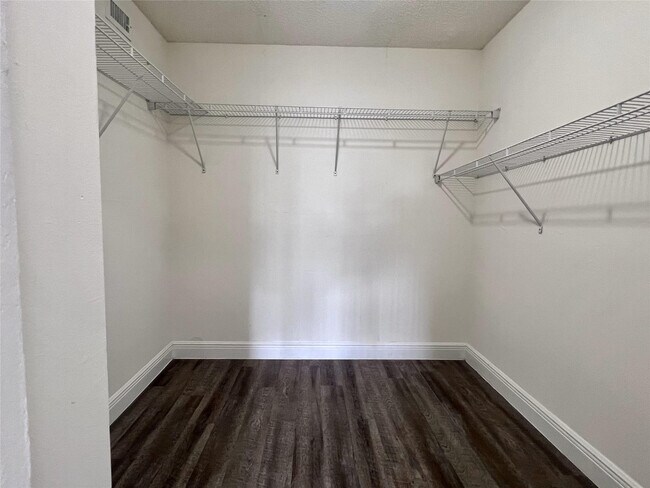 Building Photo - 18335 Ave