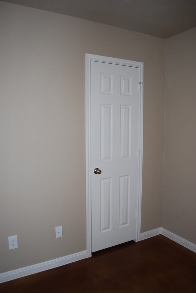 Building Photo - 1512 Dakota Ter