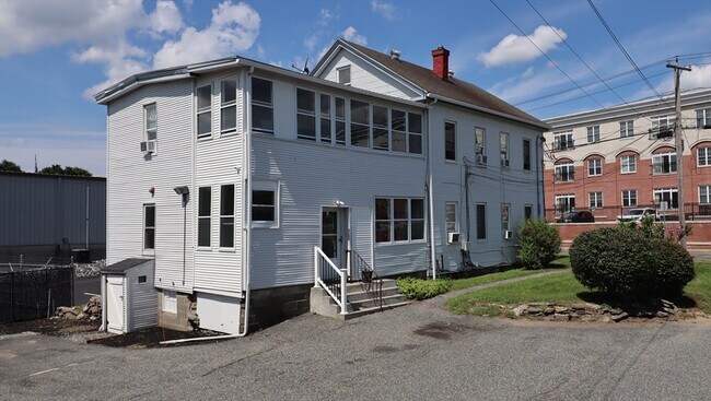 Building Photo - 17 Brigham St