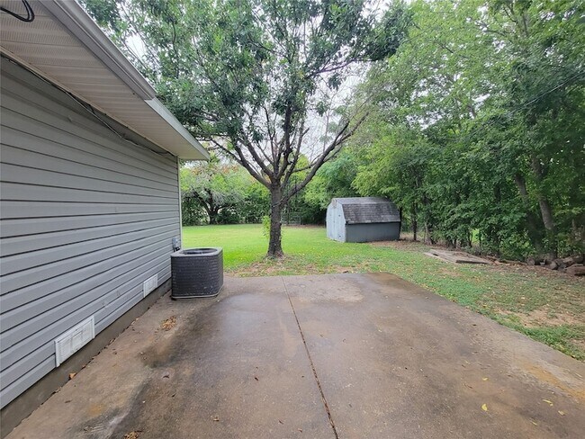 Building Photo - 529 Kedy St